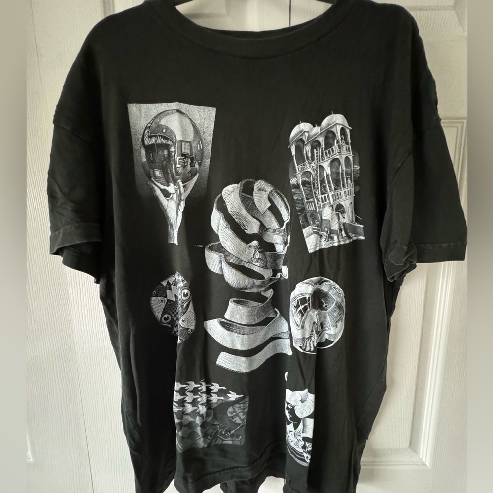 Abercrombie MC ESCHER Soft AF Tee (XL)